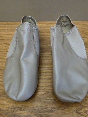 Capezio Slip-On Jazz Dance Shoes in Light Taupe Size 12